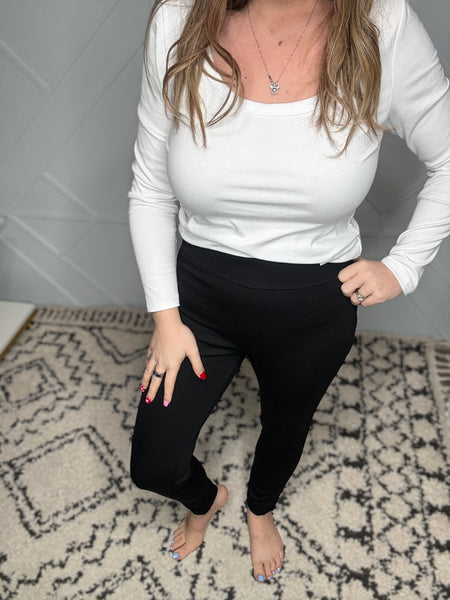 Dear Scarlett Magic Skinny in Black