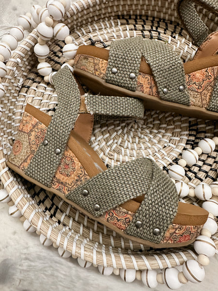 Very G Shirley Khaki with Memory Foam