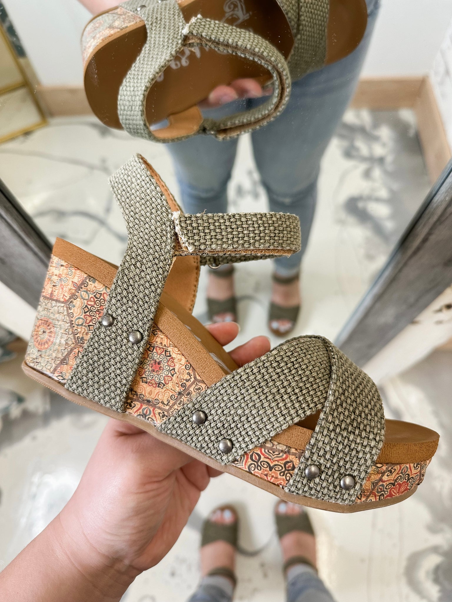 Very G Shirley Khaki with Memory Foam