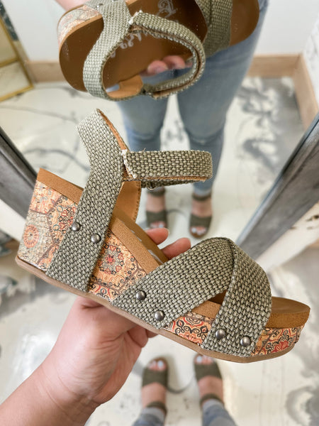 Very G Shirley Khaki with Memory Foam