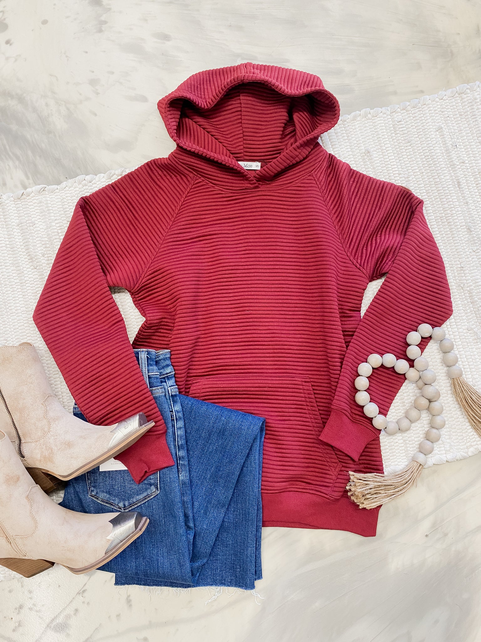 Michelle Mae Tatum Textured Pullover Hoodie in Burgundy