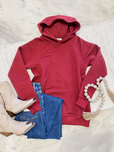 Michelle Mae Tatum Textured Pullover Hoodie in Burgundy