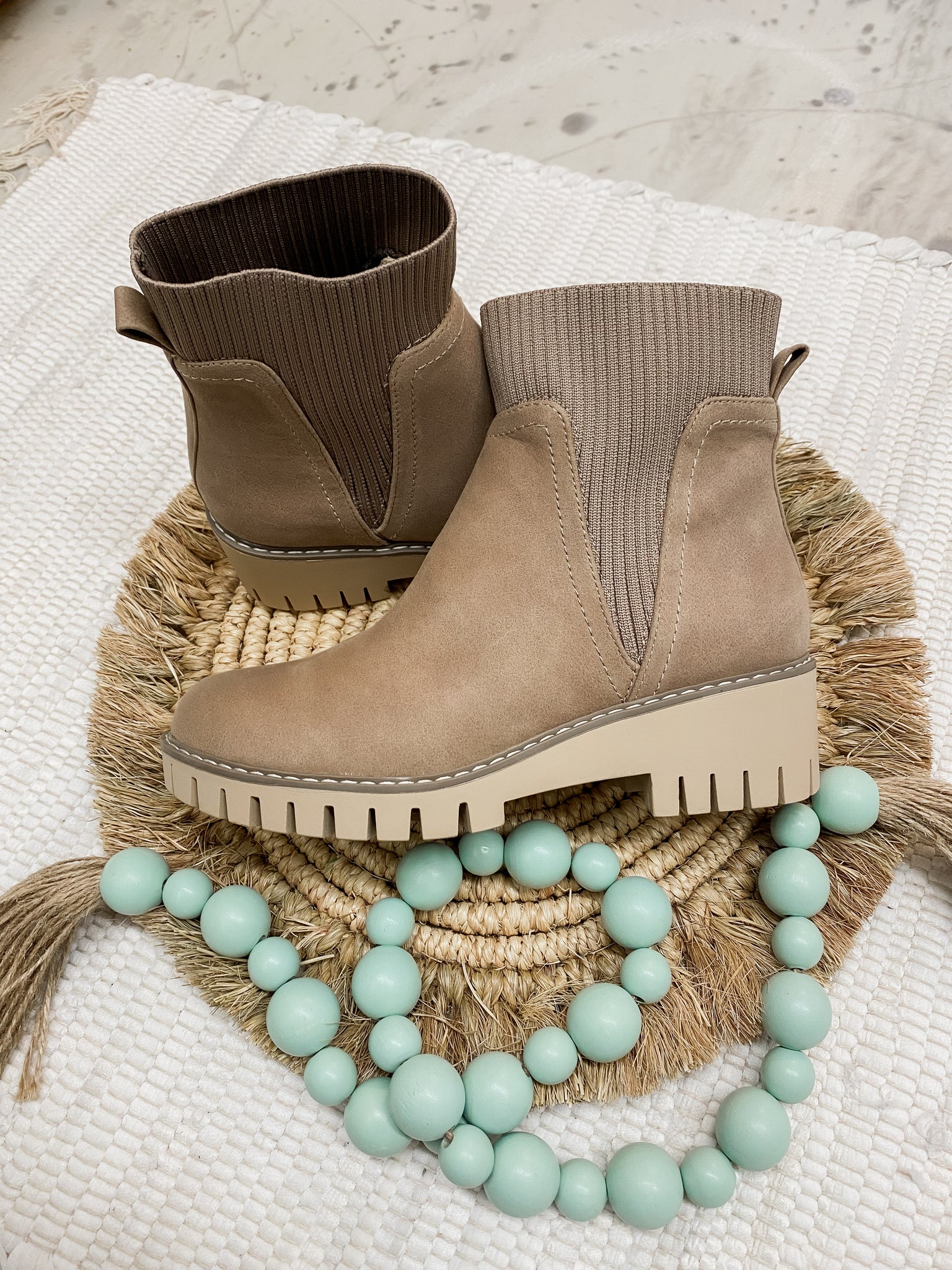 Black Out Friday Very G Magnolia in Taupe STEAL