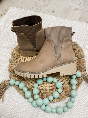 Black Out Friday Very G Magnolia in Taupe STEAL