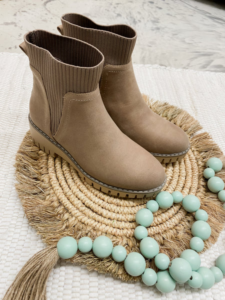 Black Out Friday Very G Magnolia in Taupe STEAL