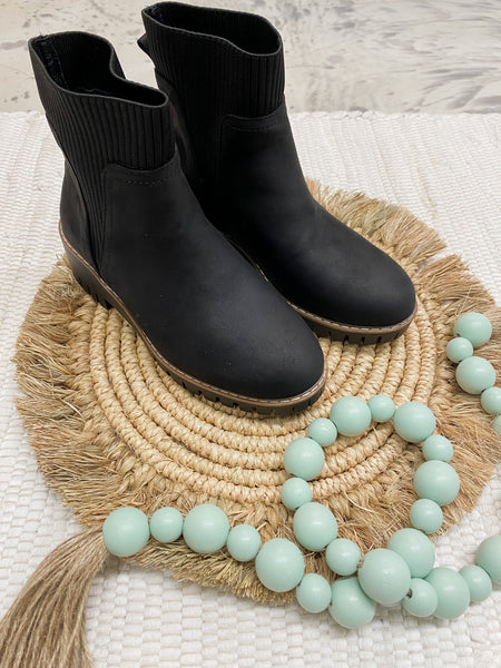 Black out Friday Very G Magnolia in Black STEAL