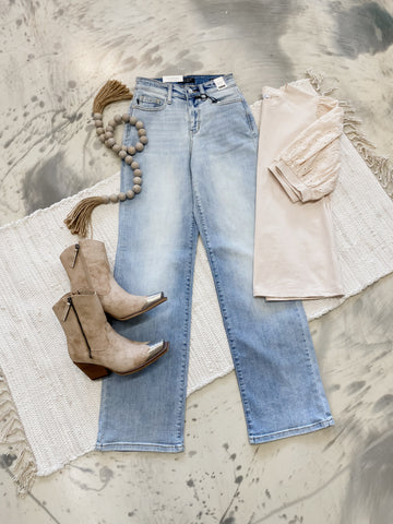 Judy Blue HW Lt. Wash Straight Leg Jeans