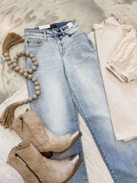 Judy Blue HW Lt. Wash Straight Leg Jeans