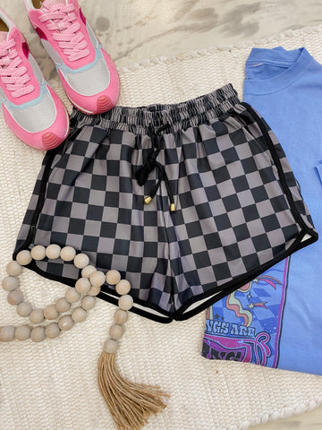 Everyday Shorts Check Back Checkered Black