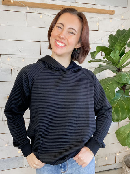 Michelle Mae Tatum Textured Pullover Hoodie in Black