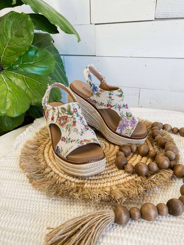 Freddie Carley Sandal in Sand