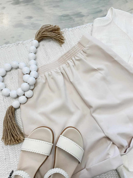 Pleated Sassy Shorts In Natural