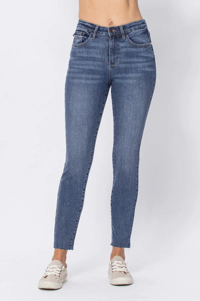 Judy Blue Hi-Waisted Embroidered Pocket Relaxed Fit